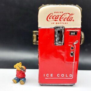 Boyds Bears Coca-Cola Vending Machine Figurine 2005 Ltd Ed Frizz Style #919901